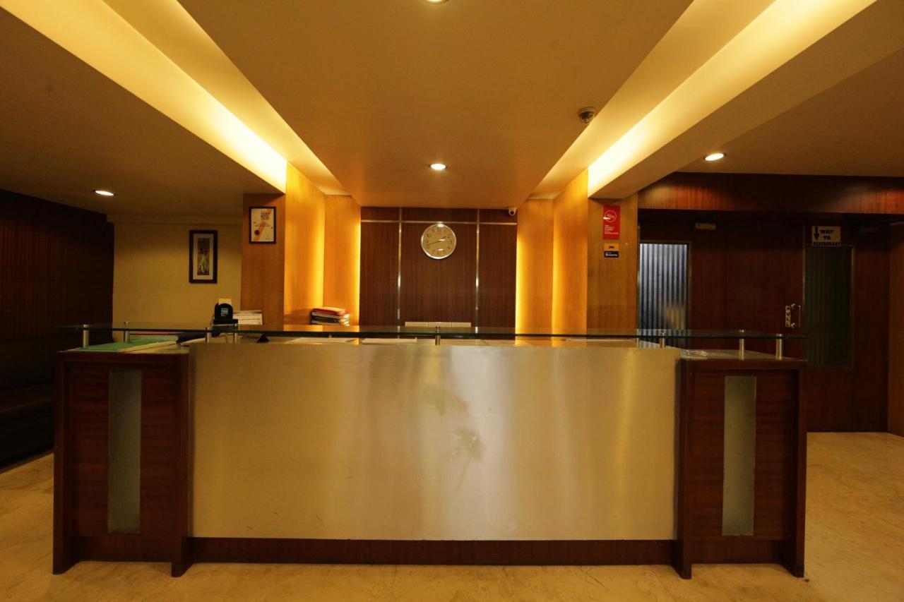 Lucky Hotel Goregaon Mumbai Exterior photo