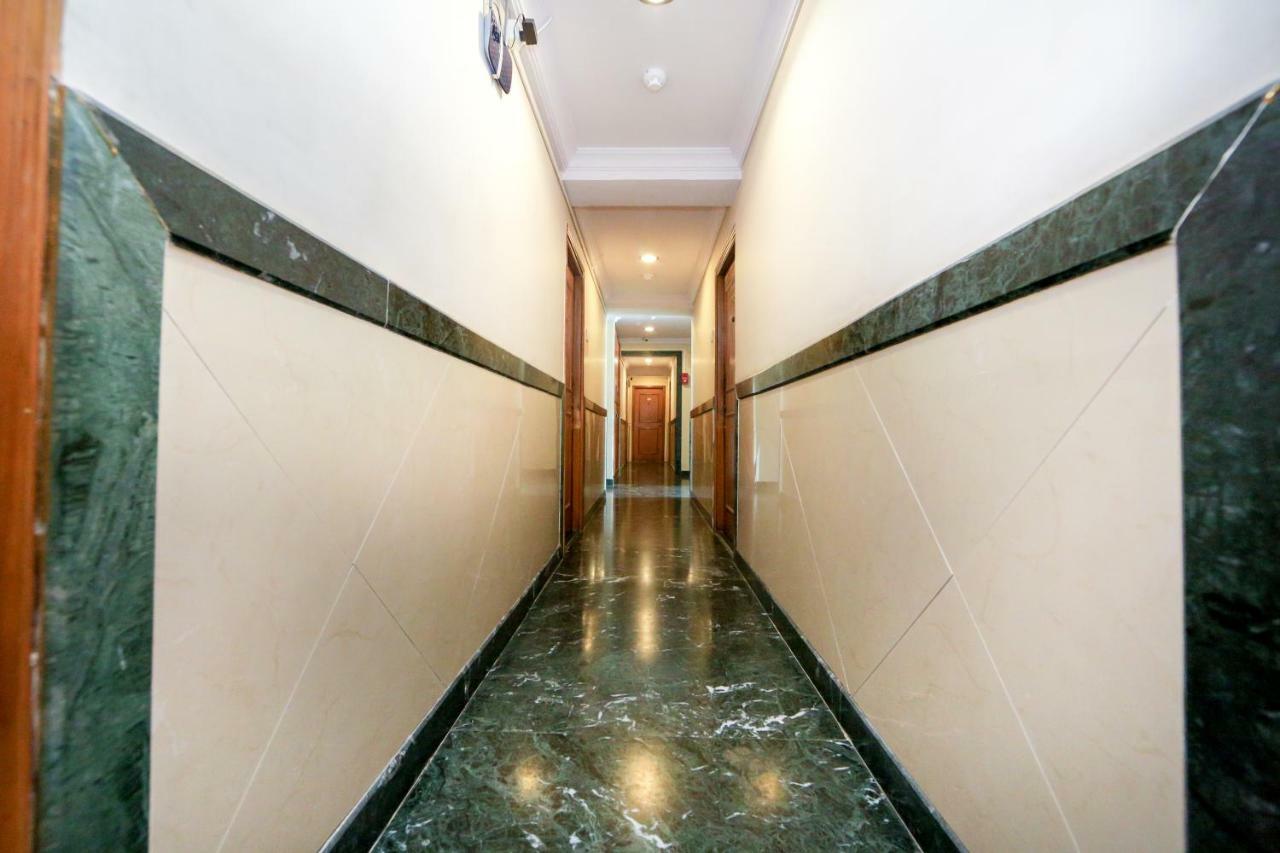 Lucky Hotel Goregaon Mumbai Exterior photo