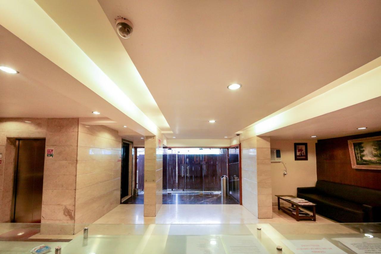 Lucky Hotel Goregaon Mumbai Exterior photo