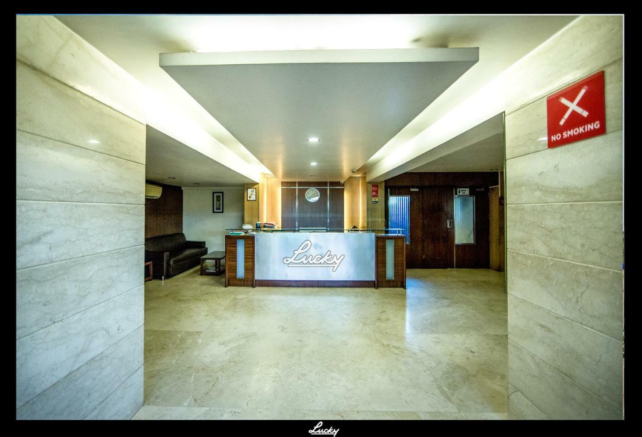 Lucky Hotel Goregaon Mumbai Exterior photo