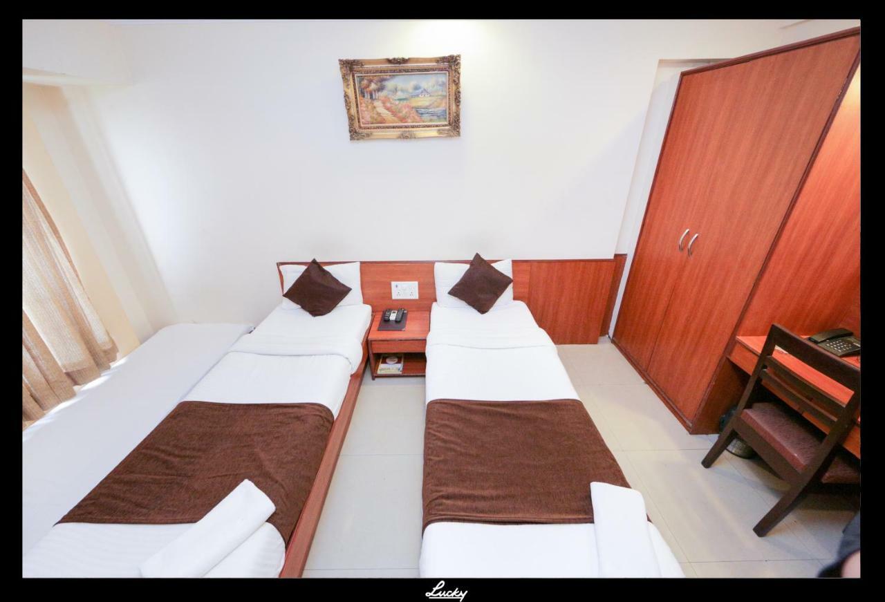 Lucky Hotel Goregaon Mumbai Exterior photo